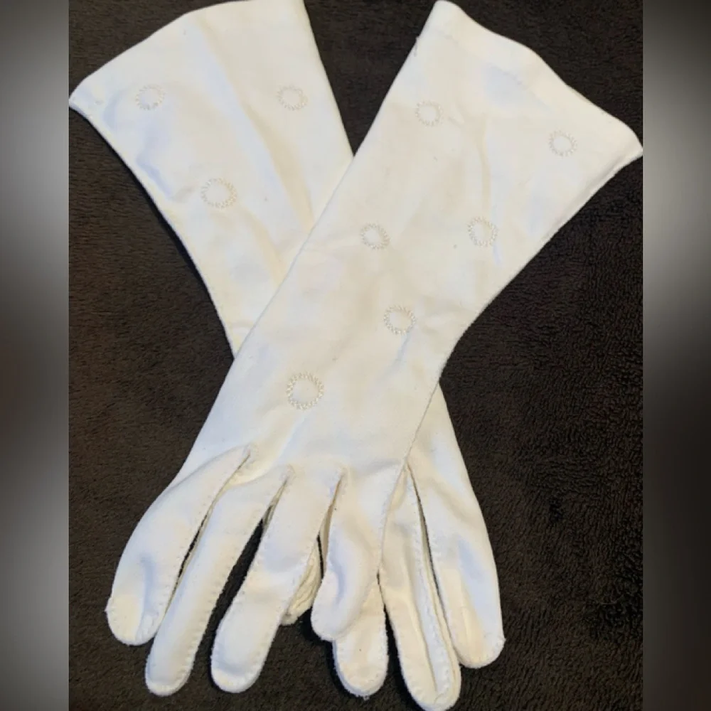 ELVETTE by Dawnelle Vintage white woven cotton mid length gloves GUC size 6